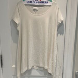 bryn Walker Cream Short Sleeve Women's Tunic Top with Assymetric Hem⭐️